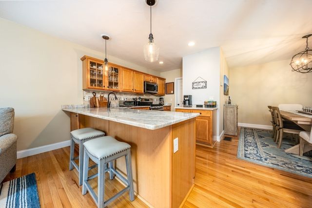 8 Hollyhock Knoll Ct 8, Bourne, MA 02532