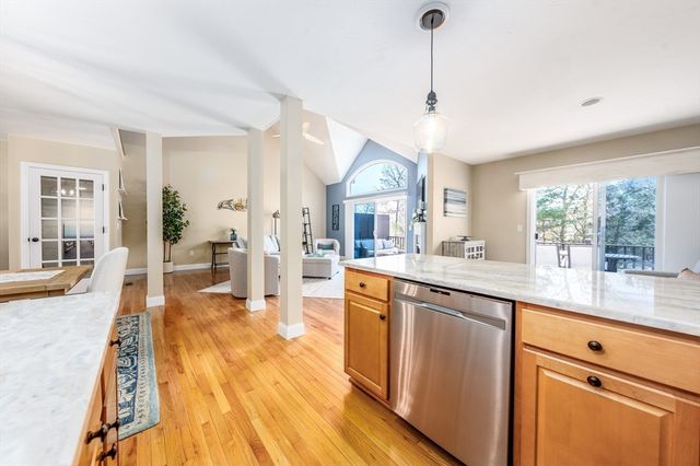 8 Hollyhock Knoll Ct 8, Bourne, MA 02532