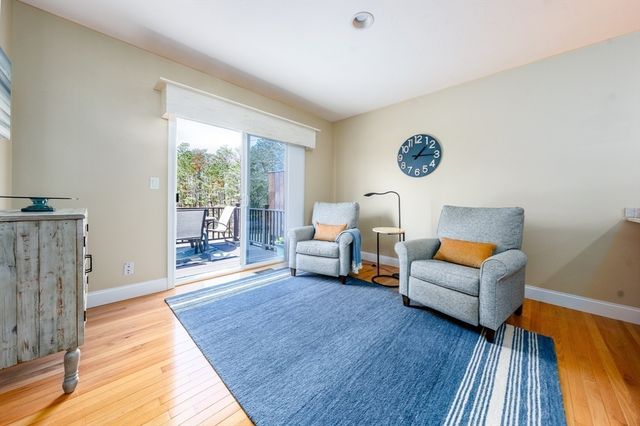 8 Hollyhock Knoll Ct 8, Bourne, MA 02532