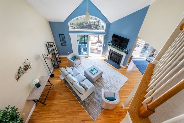 8 Hollyhock Knoll Ct 8, Bourne, MA 02532