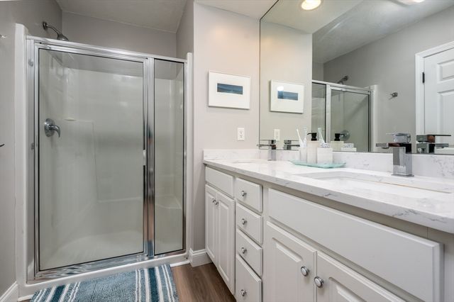 8 Hollyhock Knoll Ct 8, Bourne, MA 02532