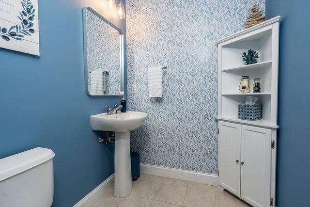 8 Hollyhock Knoll Ct 8, Bourne, MA 02532