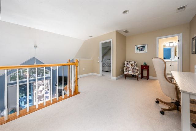 8 Hollyhock Knoll Ct 8, Bourne, MA 02532