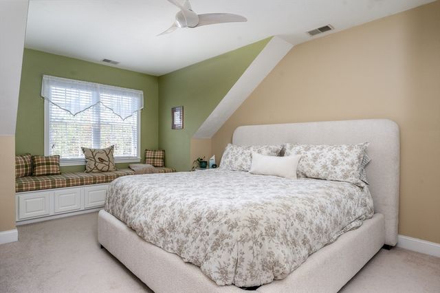 8 Hollyhock Knoll Ct 8, Bourne, MA 02532