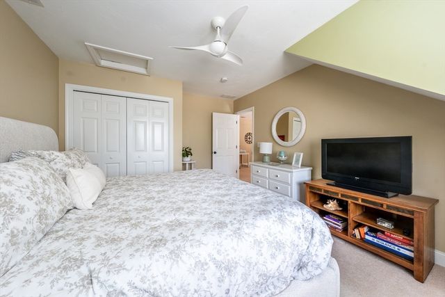 8 Hollyhock Knoll Ct 8, Bourne, MA 02532