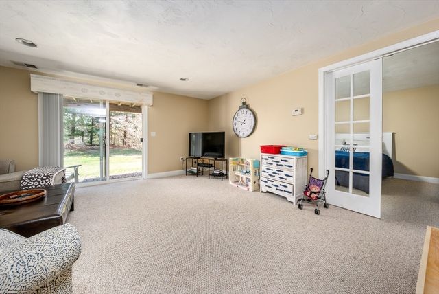 8 Hollyhock Knoll Ct 8, Bourne, MA 02532