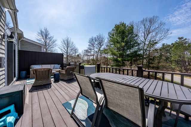 8 Hollyhock Knoll Ct 8, Bourne, MA 02532