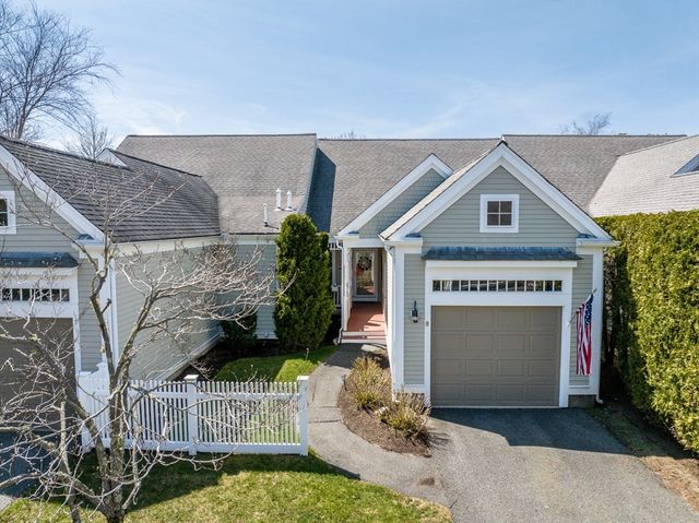 8 Hollyhock Knoll Ct 8, Bourne, MA 02532