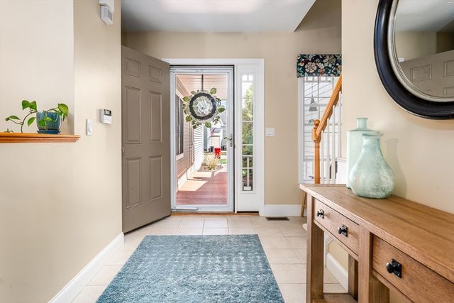 8 Hollyhock Knoll Ct 8, Bourne, MA 02532