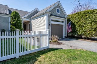 8 Hollyhock Knoll Ct 8, Bourne, MA 02532