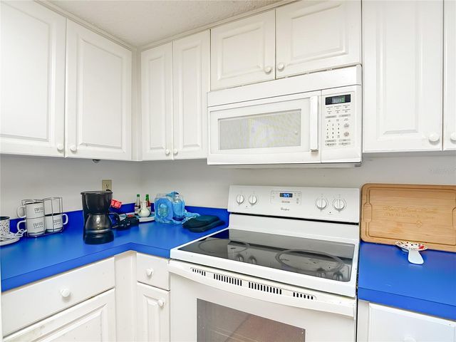 5937 FOREST LANE, Zephyrhills, FL 33542