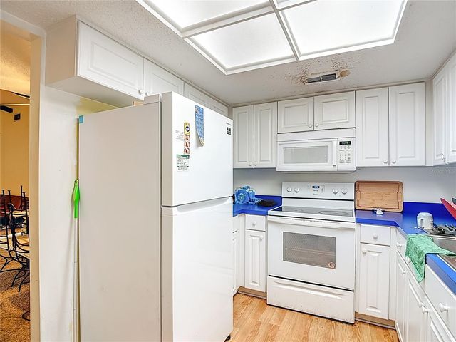 5937 FOREST LANE, Zephyrhills, FL 33542