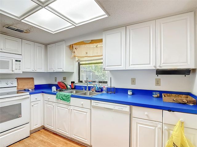 5937 FOREST LANE, Zephyrhills, FL 33542