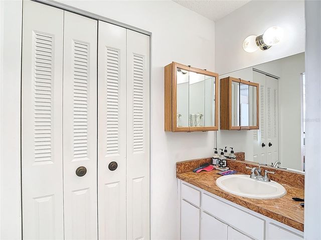 5937 FOREST LANE, Zephyrhills, FL 33542