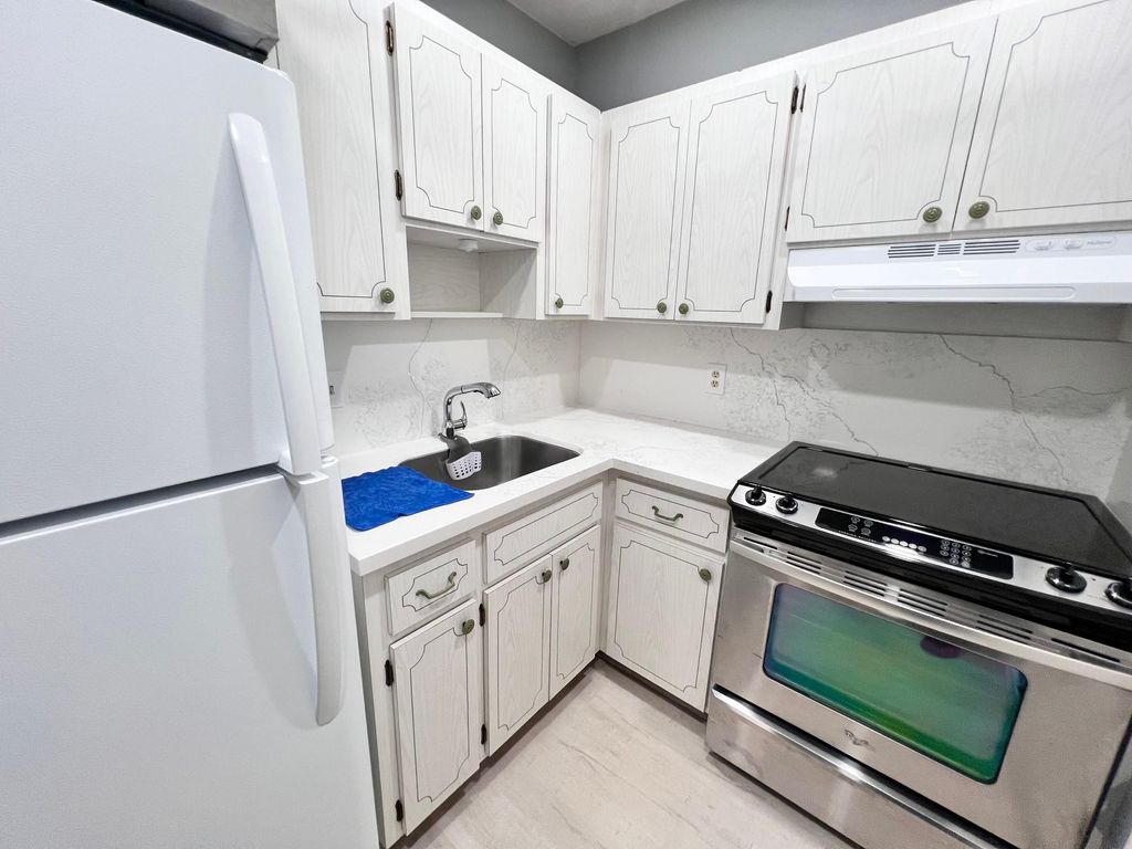 3550 NW 8th Avenue 612, Pompano Beach, FL 33064