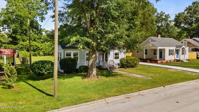 822 Chattawka Lane, New Bern, NC 28560