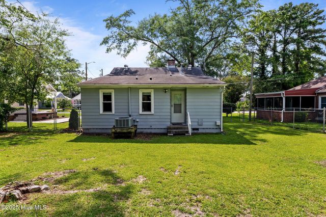 822 Chattawka Lane, New Bern, NC 28560