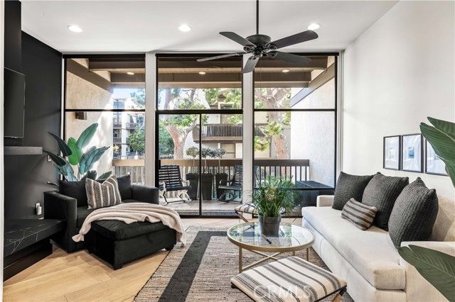 6112 Marina Pacifica, Long Beach, CA 90803