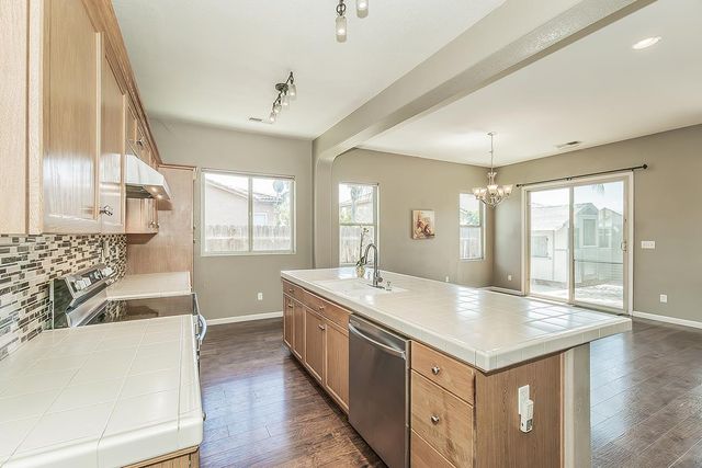 7357 E Redlands Avenue, Fresno, CA 93737