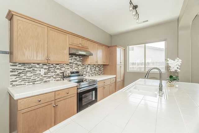 7357 E Redlands Avenue, Fresno, CA 93737