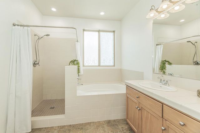 7357 E Redlands Avenue, Fresno, CA 93737