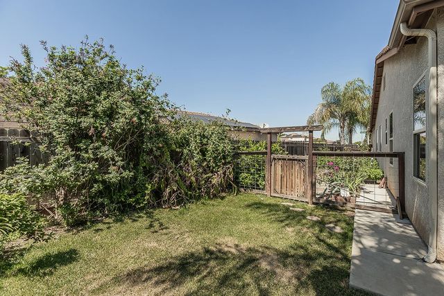 7357 E Redlands Avenue, Fresno, CA 93737