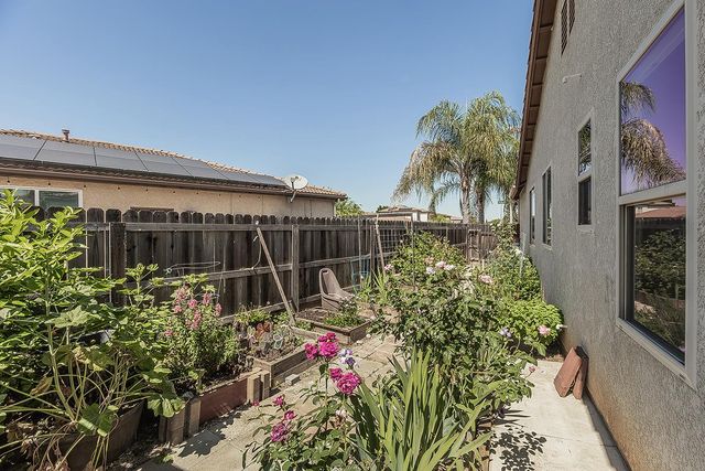 7357 E Redlands Avenue, Fresno, CA 93737