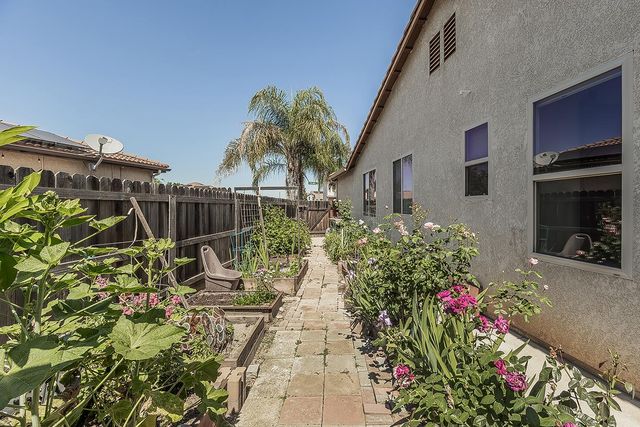 7357 E Redlands Avenue, Fresno, CA 93737