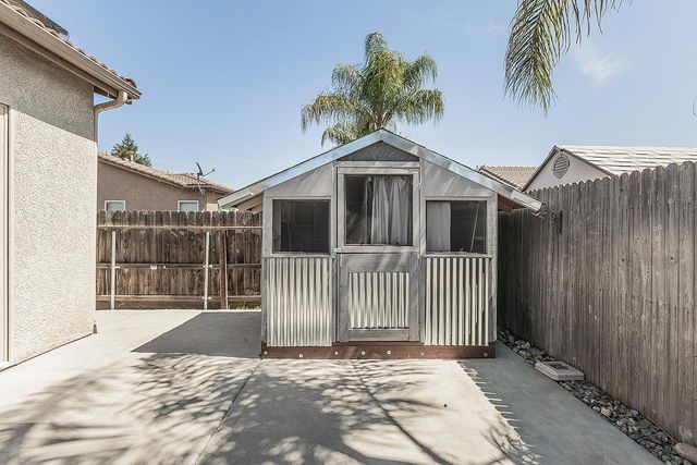 7357 E Redlands Avenue, Fresno, CA 93737