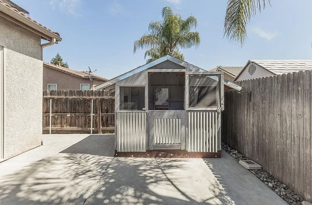 7357 E Redlands Avenue, Fresno, CA 93737