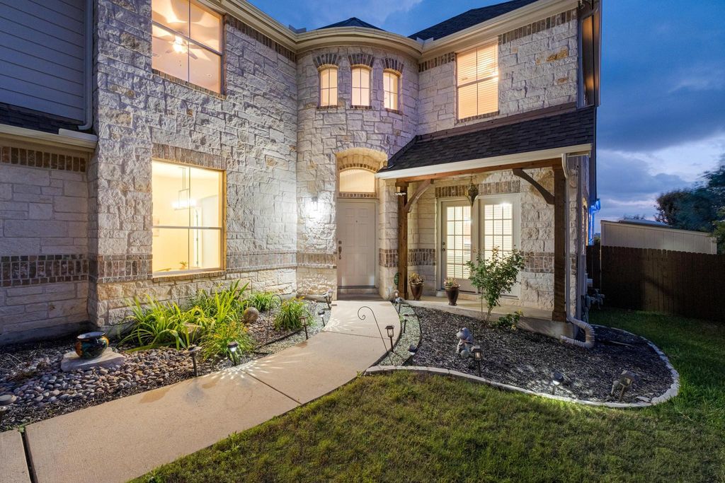 2409 Golden Gate PARK, Austin, TX 78732