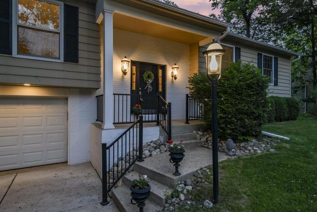 N67W32480 Wildwood Point ROAD, Hartland, WI 53029