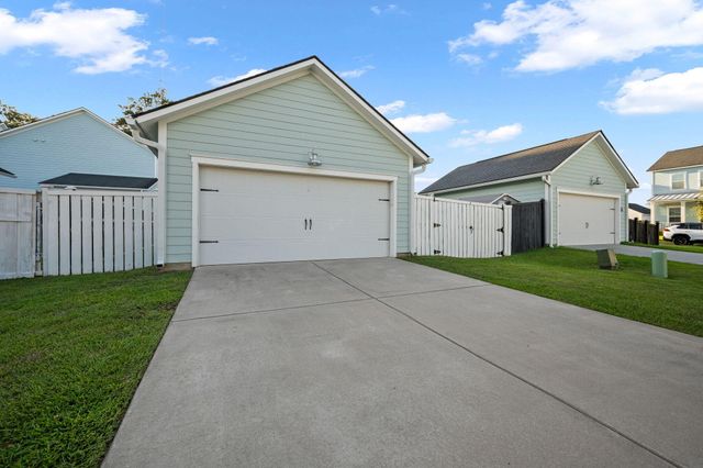 210 W Respite Lane, Summerville, SC 29483