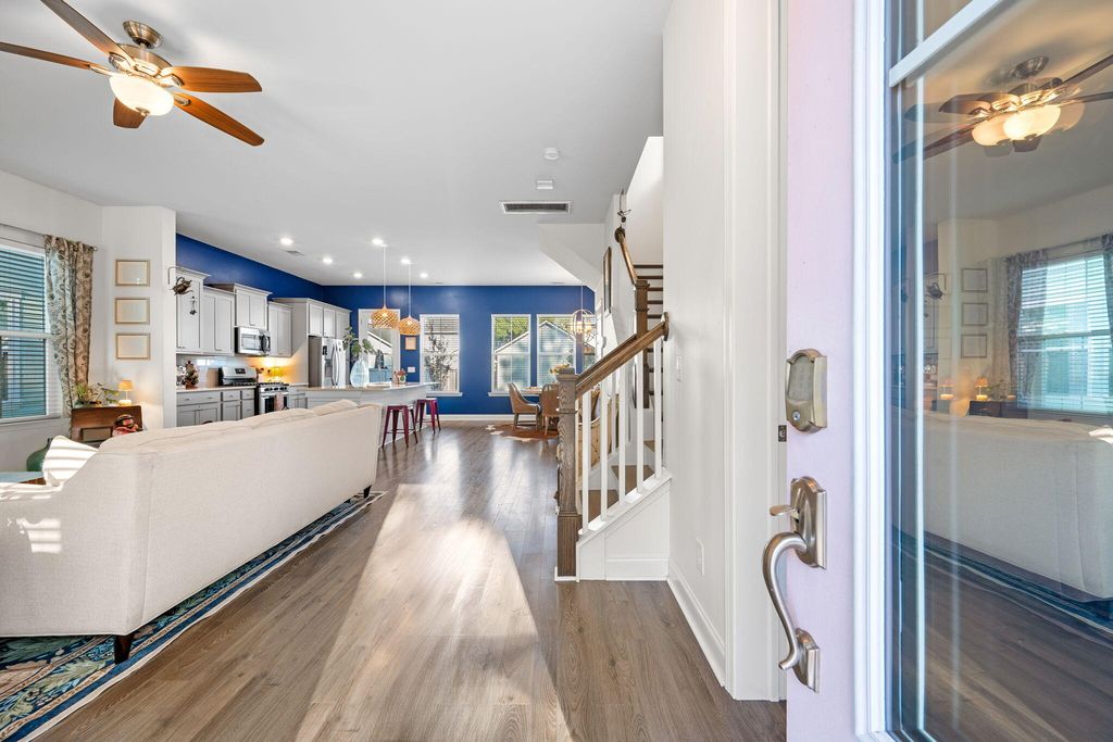 Image 17 of property listing at 210 W Respite Lane, Summerville, SC 29483