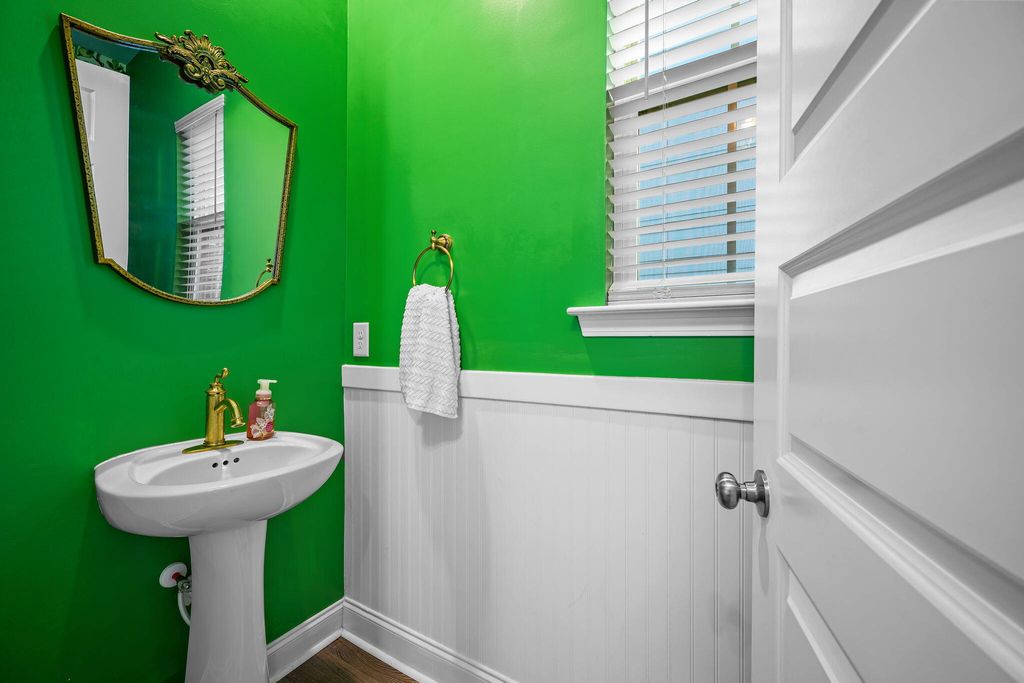 Image 21 of property listing at 210 W Respite Lane, Summerville, SC 29483