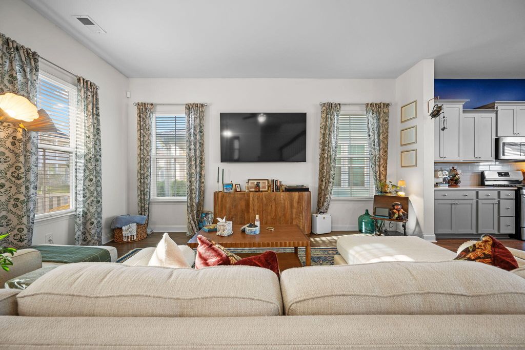 Image 25 of property listing at 210 W Respite Lane, Summerville, SC 29483