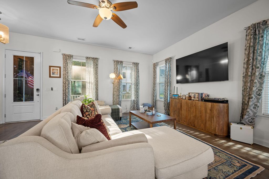 Image 26 of property listing at 210 W Respite Lane, Summerville, SC 29483