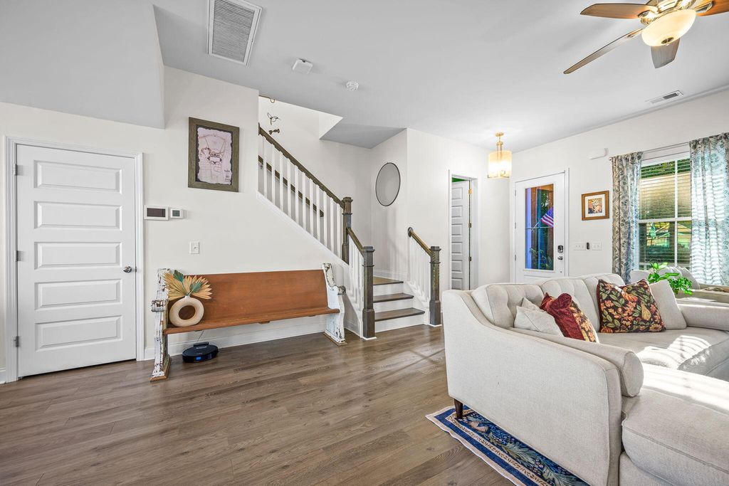 Image 27 of property listing at 210 W Respite Lane, Summerville, SC 29483
