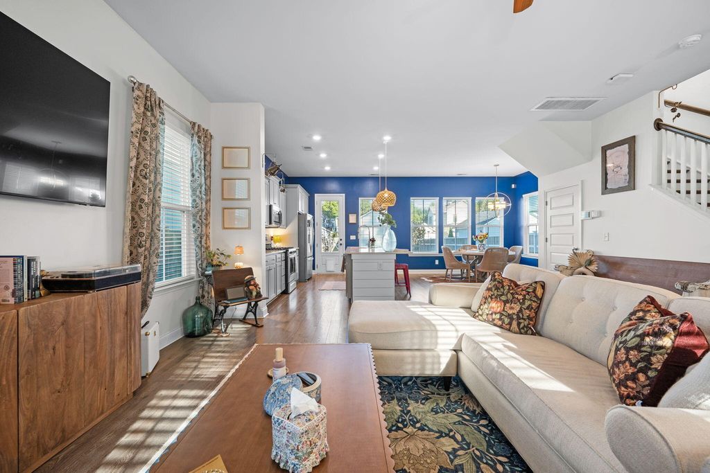 Image 30 of property listing at 210 W Respite Lane, Summerville, SC 29483