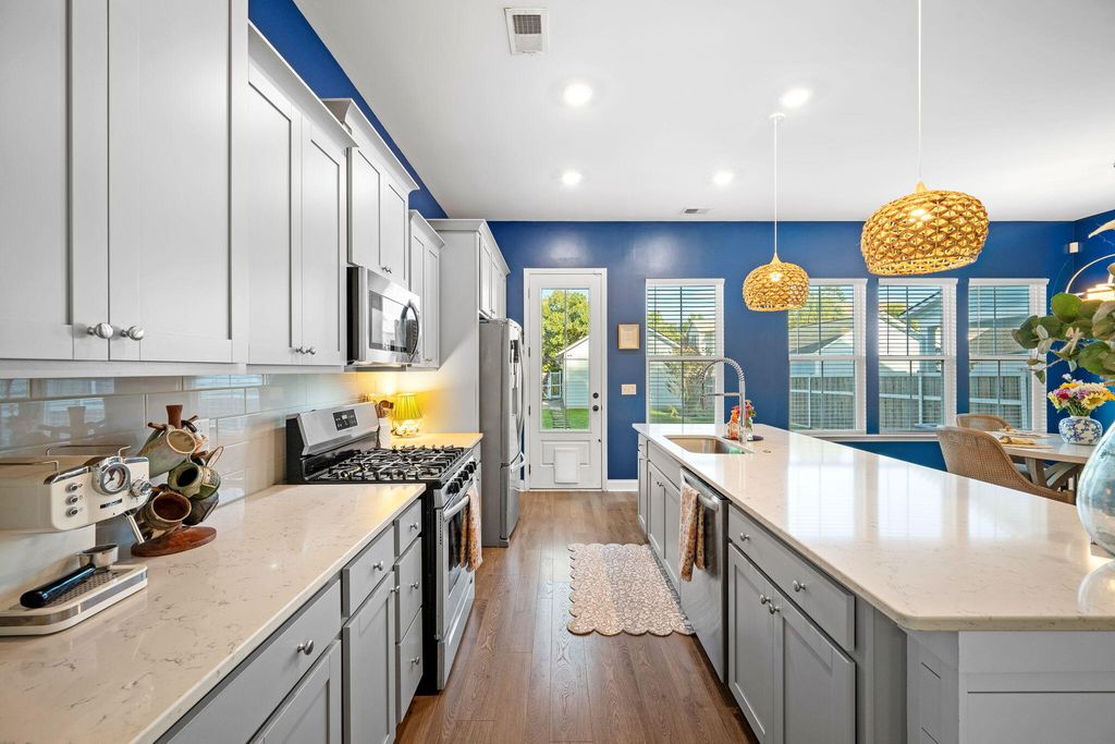 Image 31 of property listing at 210 W Respite Lane, Summerville, SC 29483
