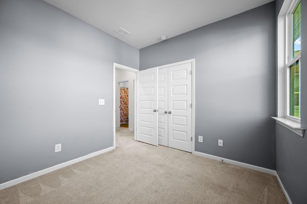 Image 42 of property listing at 210 W Respite Lane, Summerville, SC 29483