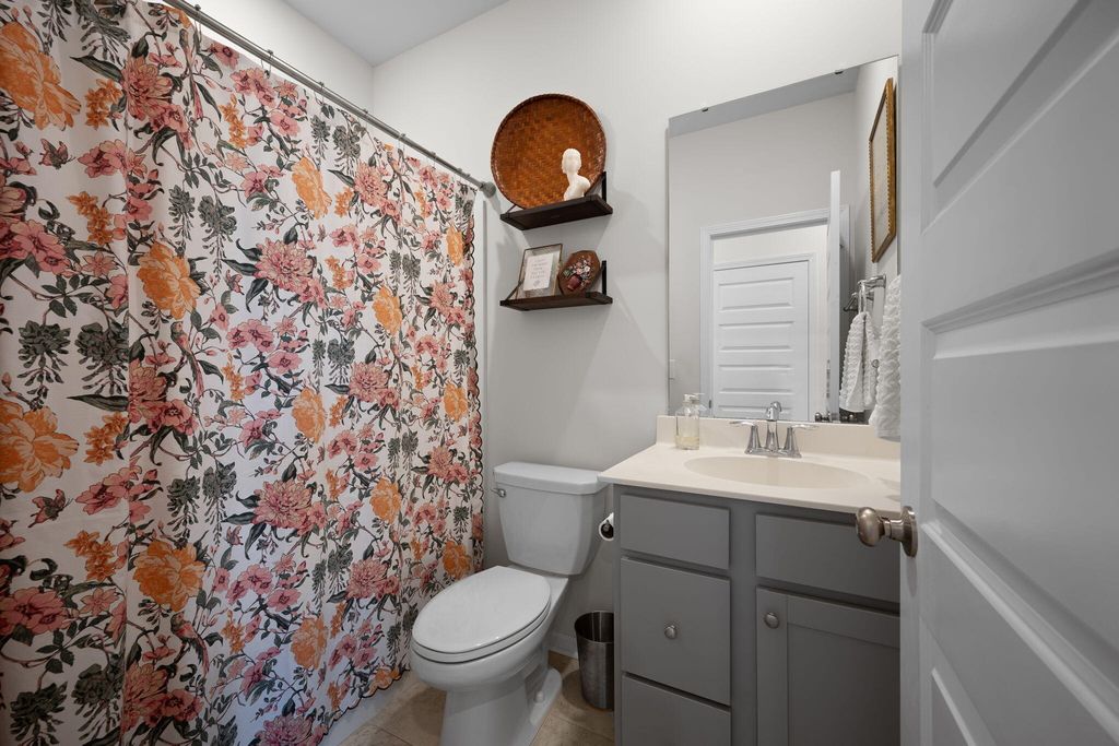 Image 47 of property listing at 210 W Respite Lane, Summerville, SC 29483
