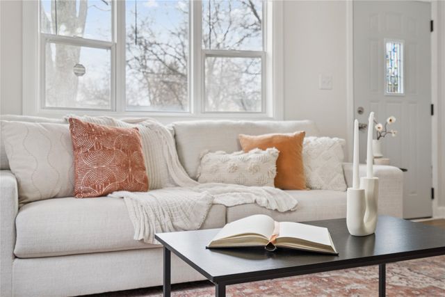 4016 E Seneca Avenue, Des Moines, IA 50317