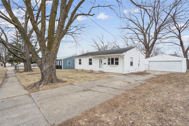 4016 E Seneca Avenue, Des Moines, IA 50317