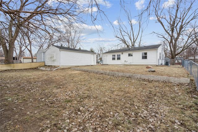 4016 E Seneca Avenue, Des Moines, IA 50317