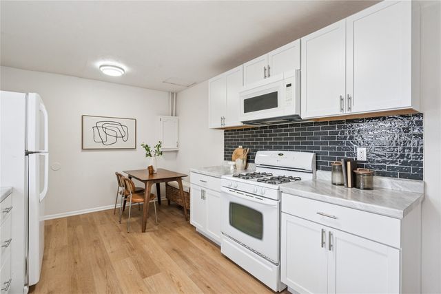 4016 E Seneca Avenue, Des Moines, IA 50317