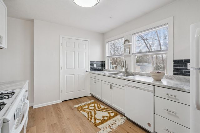 4016 E Seneca Avenue, Des Moines, IA 50317