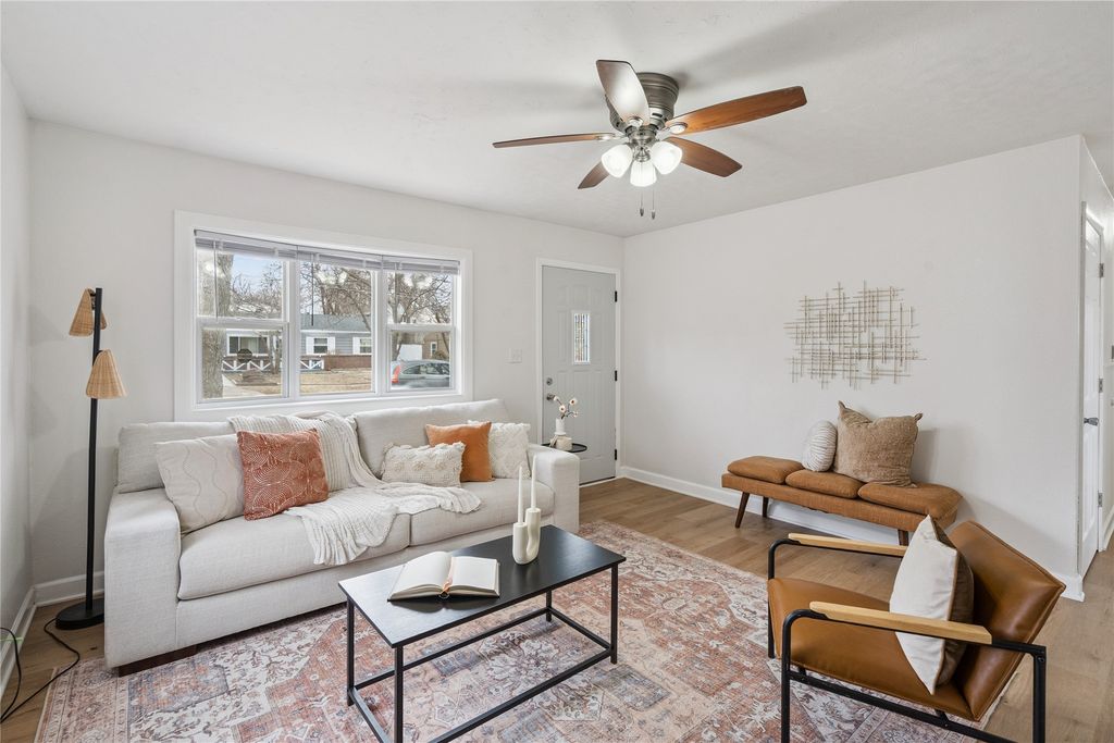 4016 E Seneca Avenue, Des Moines, IA 50317