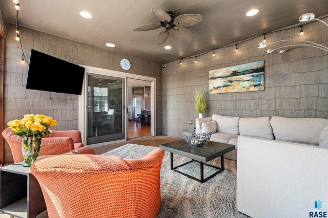 1920 S Firefly Dr Drive, Sioux Falls, SD 57110