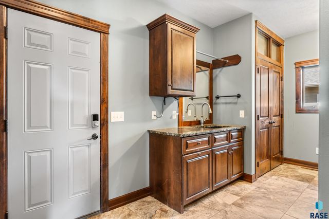 1920 S Firefly Dr Drive, Sioux Falls, SD 57110